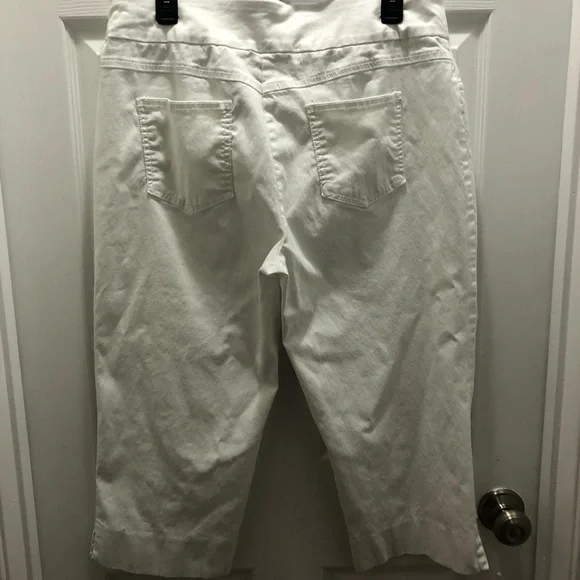 Ruby Rd. White Capris, Size 16 - Picture 5 of 5